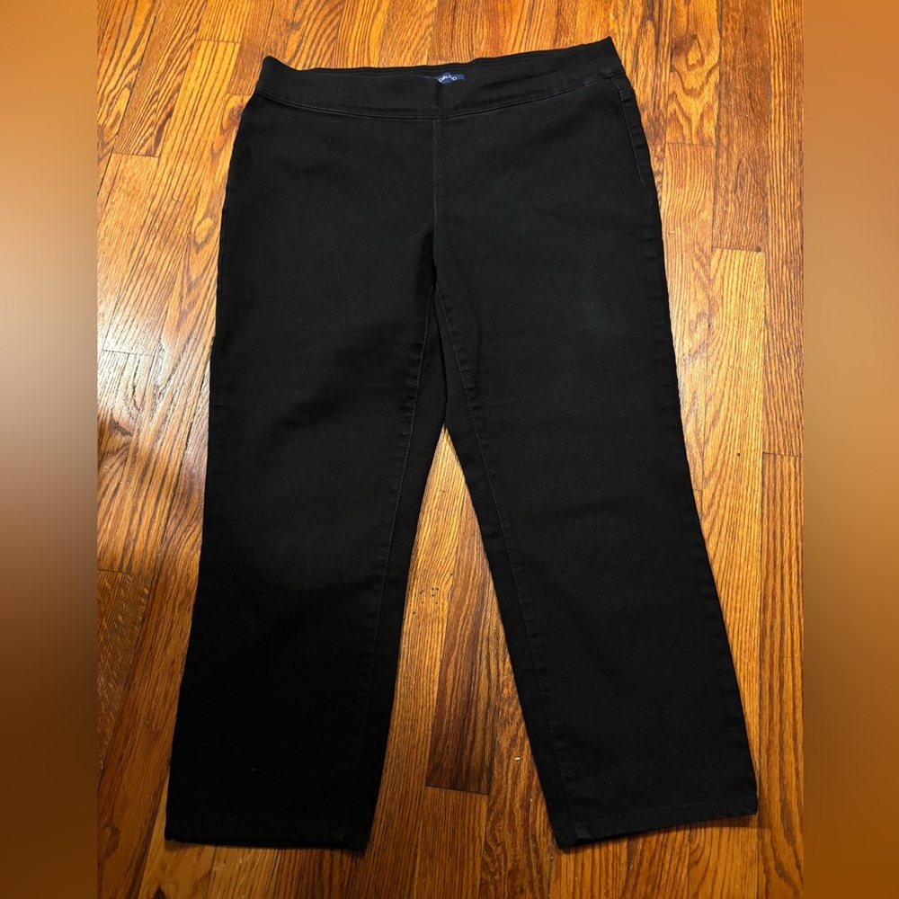 Bandolino pull on black capri pant
